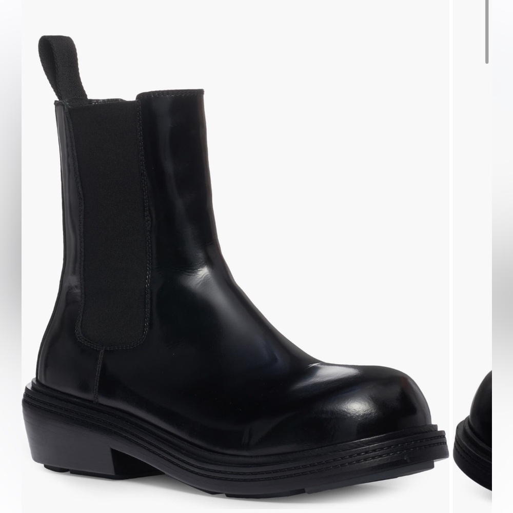 Bottega Veneta Round Toe Chelsea Boot